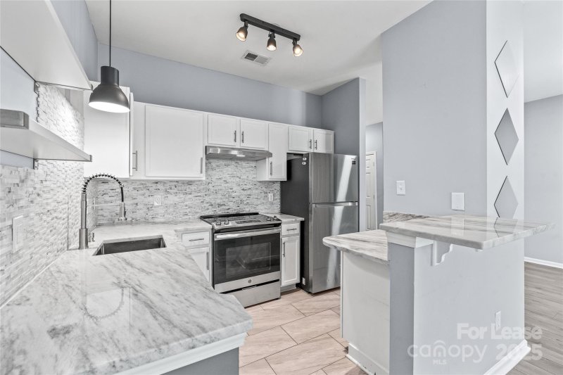 Property image 2 at 2059 Lennox Square Road, Charlotte, NC 28210