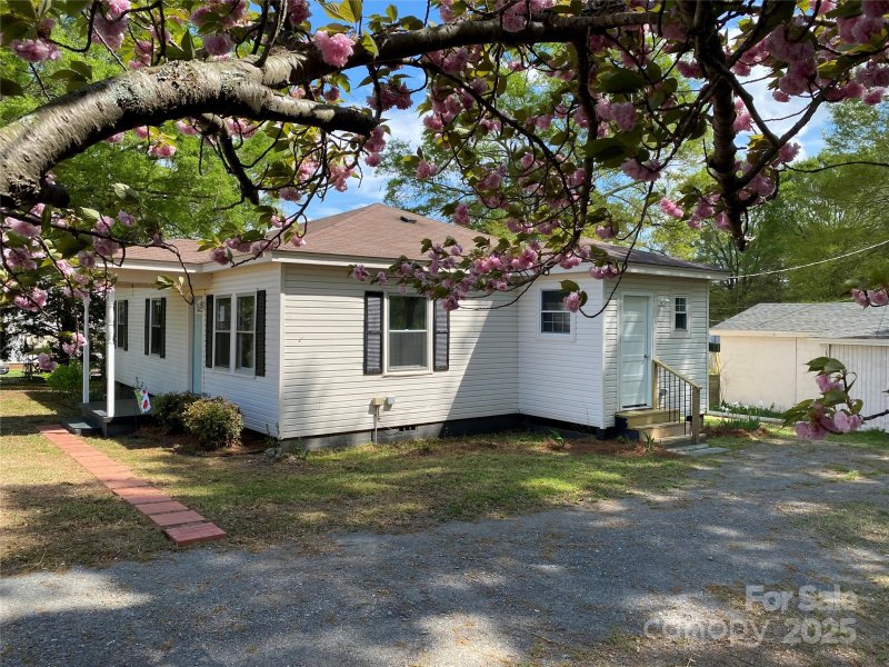 Property image 4 of 109 Barrett Street in BARRETT, Cherryville, NC 28021