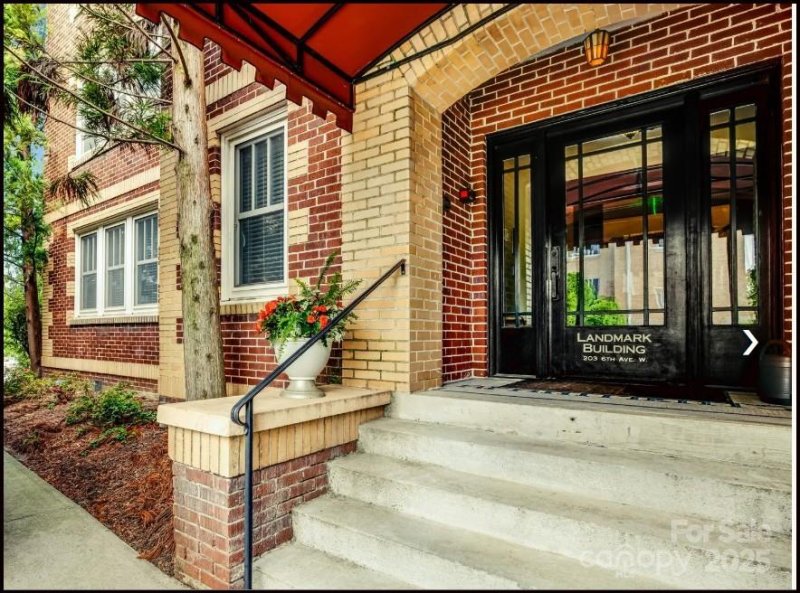 Property image 4 of 203 6th Avenue in Landmark Condominiums, Hendersonville, NC 28739