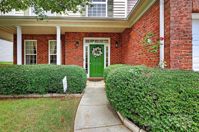 Property image 2 of 10341 Montrose Drive in Highland Creek, Charlotte, NC 28269