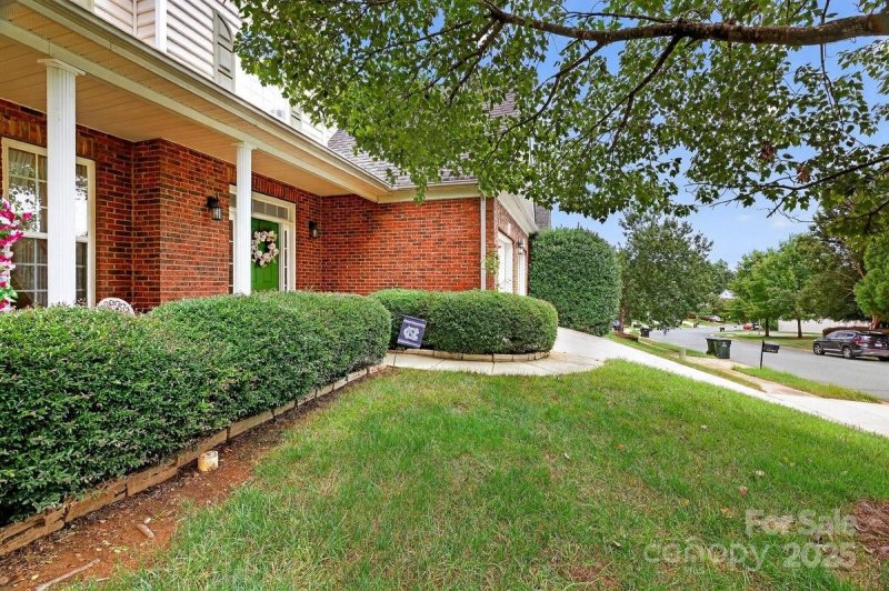 Property image 3 of 10341 Montrose Drive in Highland Creek, Charlotte, NC 28269