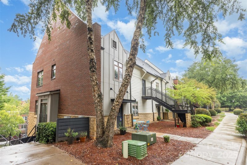 Condos In South Main Square, Davidson Community