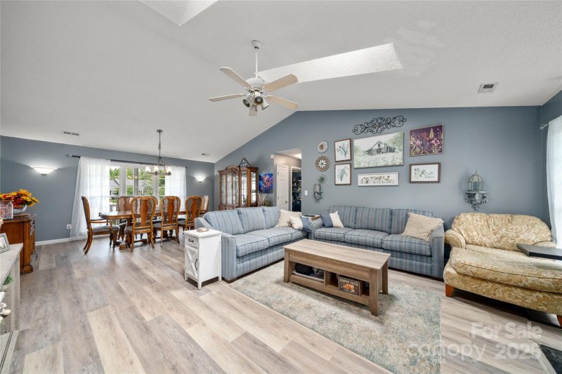 Property image 4 of 60 Southchase Drive in Southchase, Fletcher, NC 28732