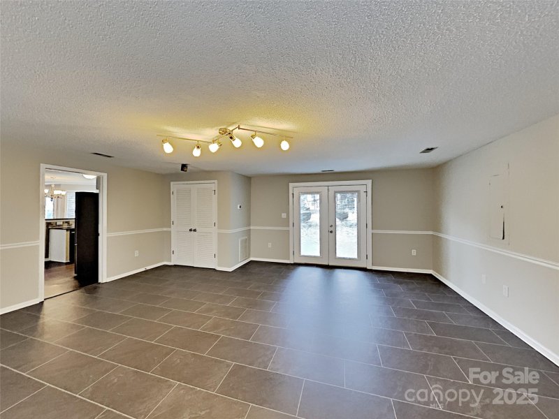 Property image 4 of 184 Rocky Knoll Court in Hunters Bluff, Denver, NC 28037