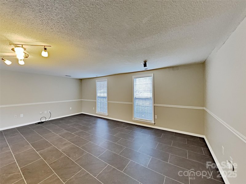 Property image 5 of 184 Rocky Knoll Court in Hunters Bluff, Denver, NC 28037