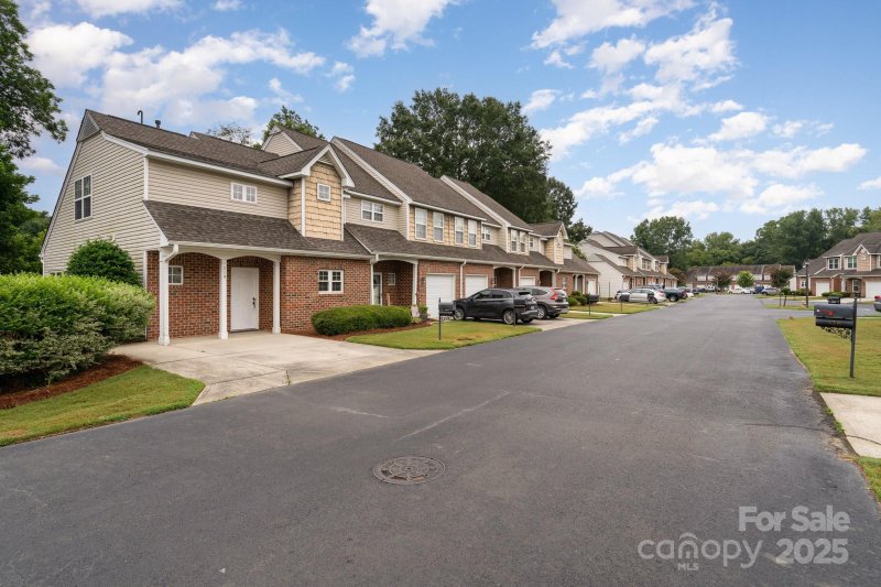 Property image 3 at 319 Valley Brook Lane, Concord, NC 28025