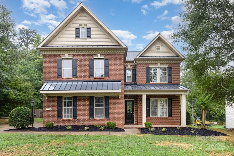 Property image 2 of 4204 Belle Meade Circle in Belle Meade, Belmont, NC 28012