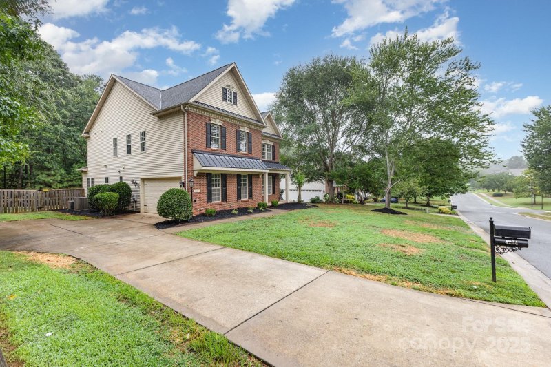Property image 3 of 4204 Belle Meade Circle in Belle Meade, Belmont, NC 28012