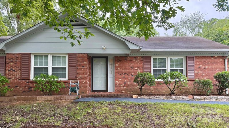 915 Eaglewood Avenue