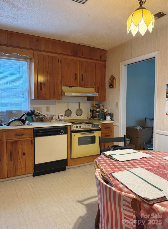 Property image 5 of 915 Eaglewood Avenue in Parkview East, Charlotte, NC 28212