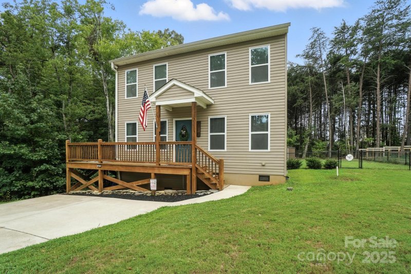 Property image 2 at 7718 Sarah Drive, Denver, NC 28037