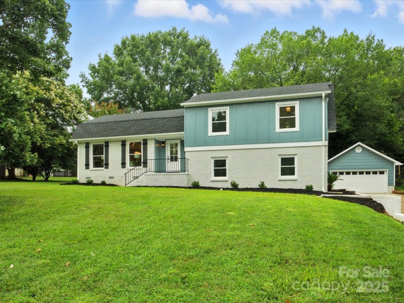 Property image 2 at 6925 Lancer Drive, Charlotte, NC 28226