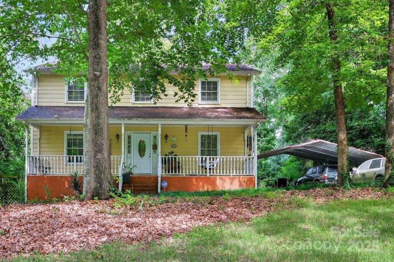 Ravenwood, Charlotte Community