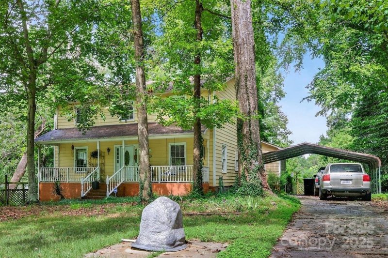 Property image 2 of 7144 Chapparall Lane in Ravenwood, Charlotte, NC 28215