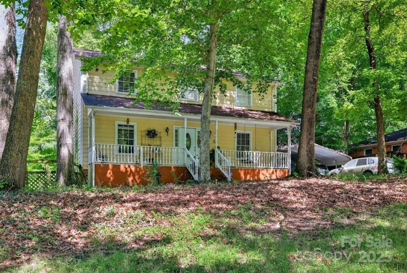 Property image 3 of 7144 Chapparall Lane in Ravenwood, Charlotte, NC 28215