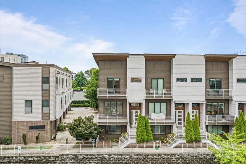 Property image 2 of 1426 S Church Street in Lumina Townhomes, Charlotte, NC 28203