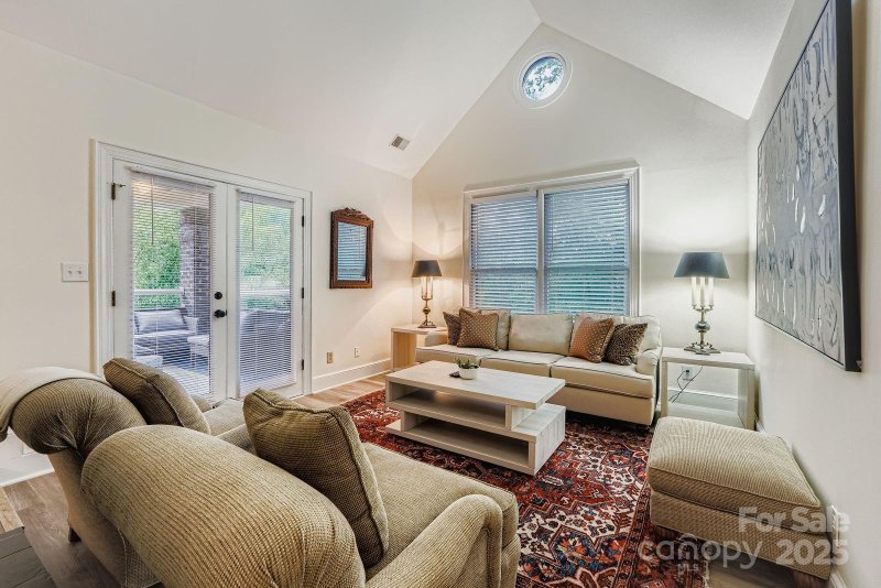 Property image 4 at 2220 Roswell Avenue, Charlotte, NC 28207