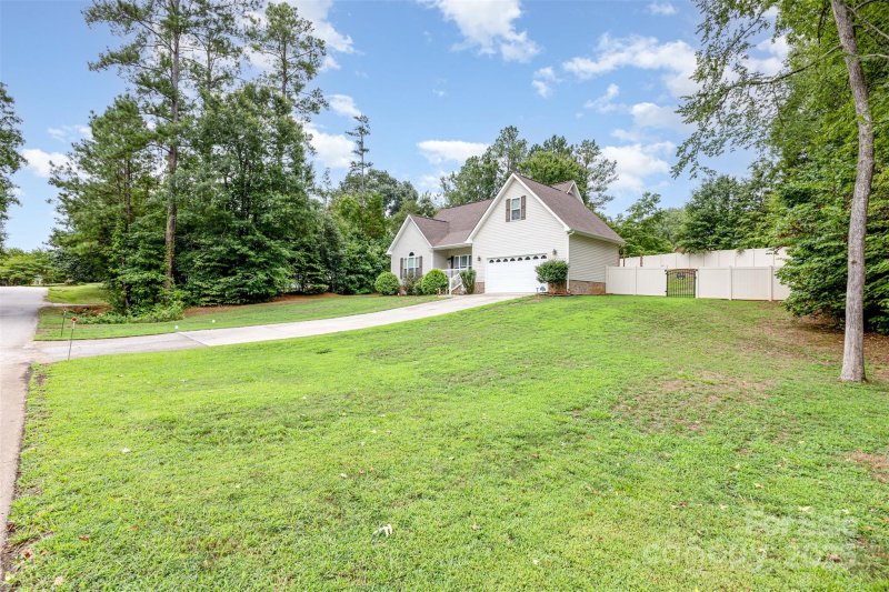 Property image 2 of 1785 Shamrock Avenue in Arrowood Estates, Lancaster, SC 29720