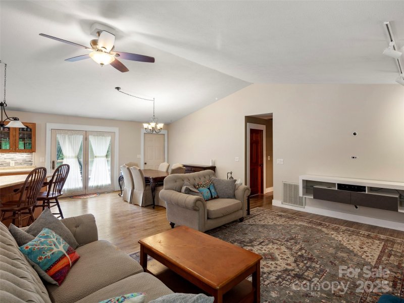 Property image 4 of 303 Brightwater Heights Drive in Brightwater Heights, Hendersonville, NC 28791