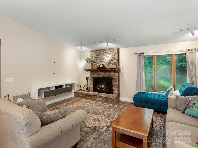 Property image 5 of 303 Brightwater Heights Drive in Brightwater Heights, Hendersonville, NC 28791