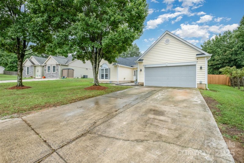 Property image 3 at 565 Viking Place, Concord, NC 28025