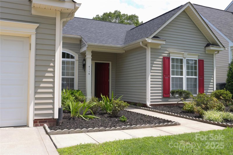 Property image 2 of 5116 Sunburst Lane in Farmington Ridge, Charlotte, NC 28213