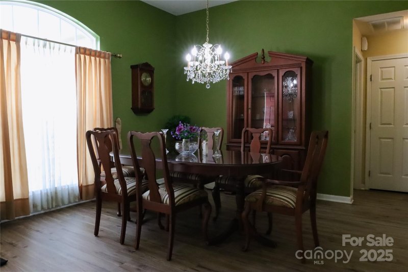 Property image 4 of 5116 Sunburst Lane in Farmington Ridge, Charlotte, NC 28213