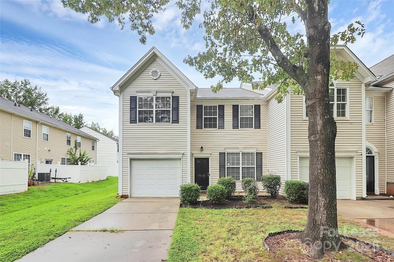 Property image 2 at 7718 Abigail Glen Drive, Charlotte, NC 28212