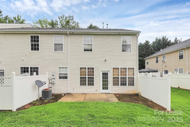 Property image 3 at 7718 Abigail Glen Drive, Charlotte, NC 28212