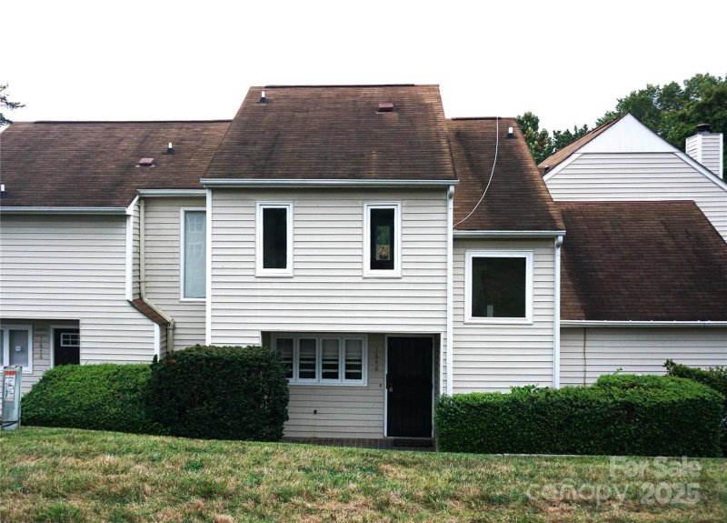 Fox Ridge, Charlotte Community