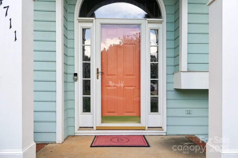 Property image 3 at 4711 Brownes Ferry Road, Charlotte, NC 28269