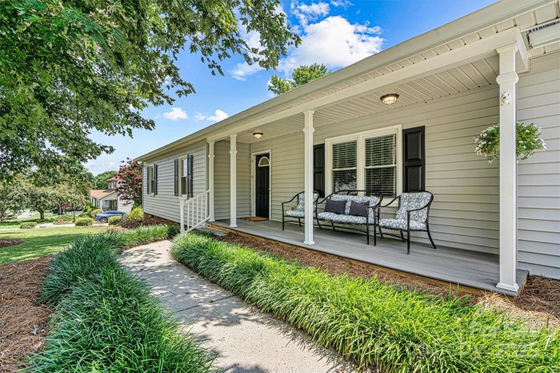 Stoneridge, Conover Community