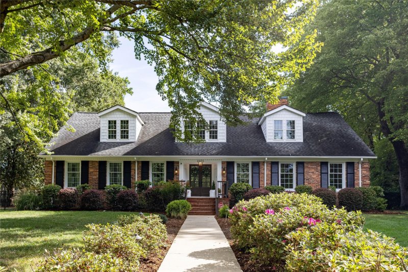 Property image 2 of 4401 Town And Country Drive in Town And Country, Charlotte, NC 28226