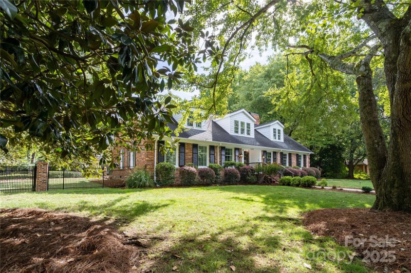 Property image 3 of 4401 Town And Country Drive in Town And Country, Charlotte, NC 28226