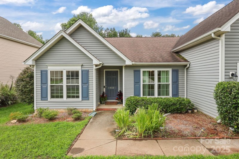 Property image 2 of 1433 Moss Creek Drive in Canterfield Estates, Harrisburg, NC 28075