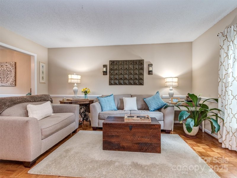 Property image 5 of 8715 Parkchester Drive in Raeburn, Charlotte, NC 28277