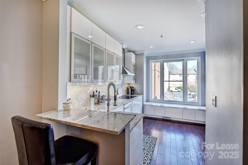 Property image 2 of 343 W 7th Street in Park Place, Charlotte, NC 28202