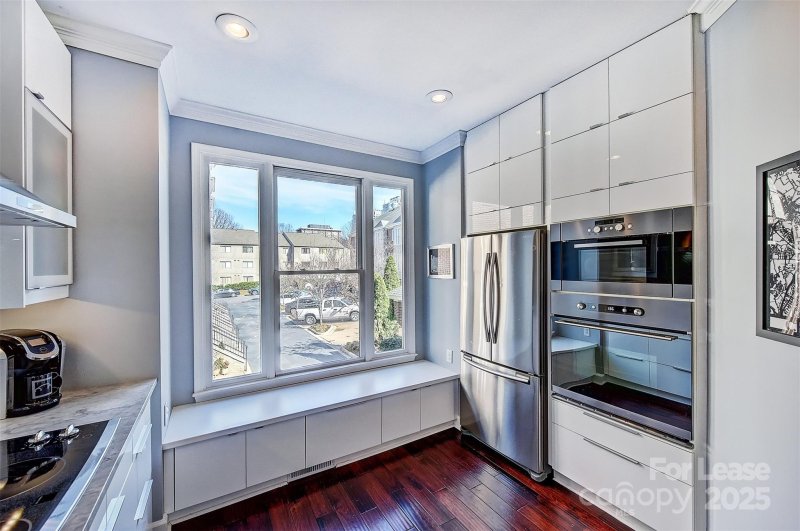 Property image 3 of 343 W 7th Street in Park Place, Charlotte, NC 28202