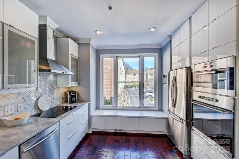 Property image 4 of 343 W 7th Street in Park Place, Charlotte, NC 28202