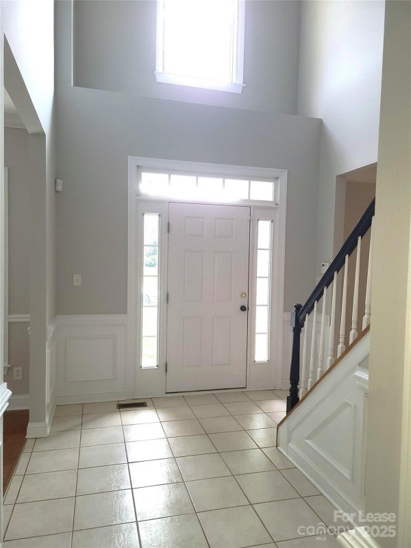 Property image 3 of 604 Queenswater Lane in Hunter Oaks, Waxhaw, NC 28173