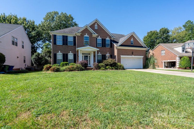 Property image 4 of 604 Queenswater Lane in Hunter Oaks, Waxhaw, NC 28173