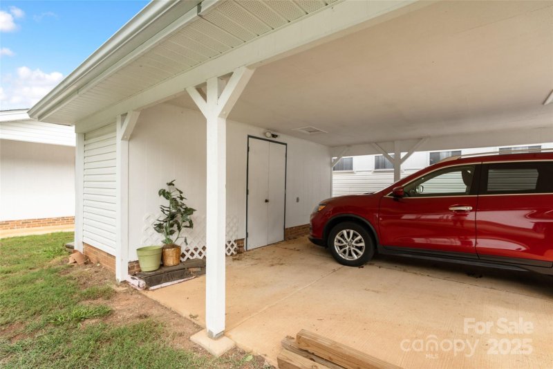 Property image 4 of 5909 Lake Valley Road in Southwoods, Clover, SC 29710