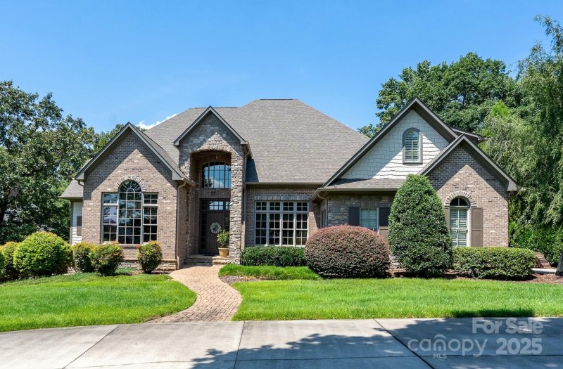 123 Stonebridge Drive