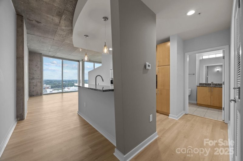 Property image 2 of 210 N Church Street Street in Avenue Condominiums, Charlotte, NC 28202