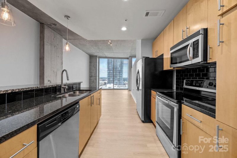 Property image 3 of 210 N Church Street Street in Avenue Condominiums, Charlotte, NC 28202