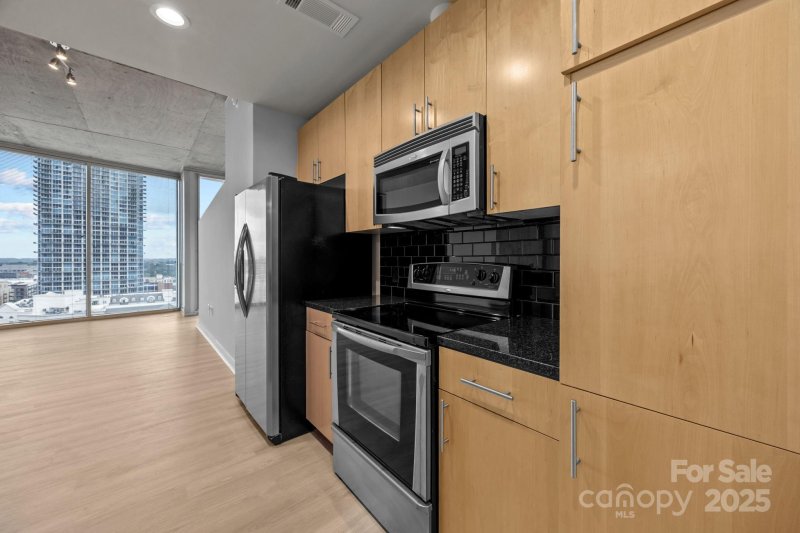 Property image 4 of 210 N Church Street Street in Avenue Condominiums, Charlotte, NC 28202