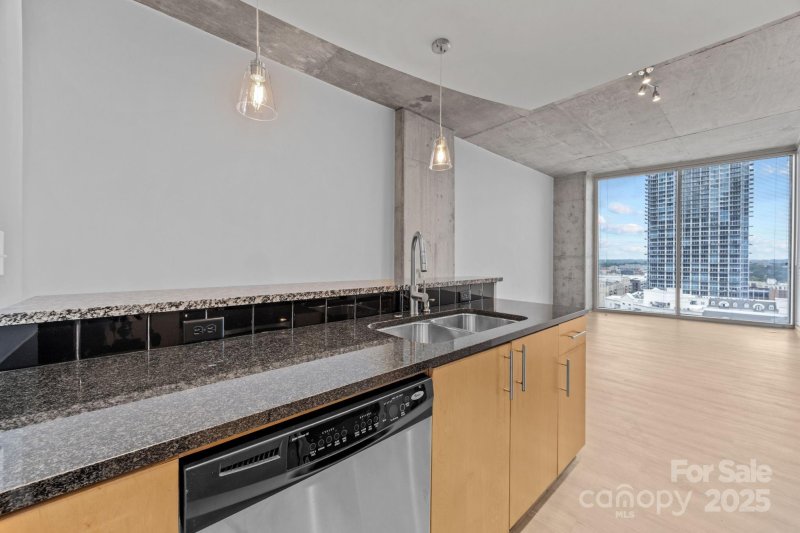 Property image 5 of 210 N Church Street Street in Avenue Condominiums, Charlotte, NC 28202