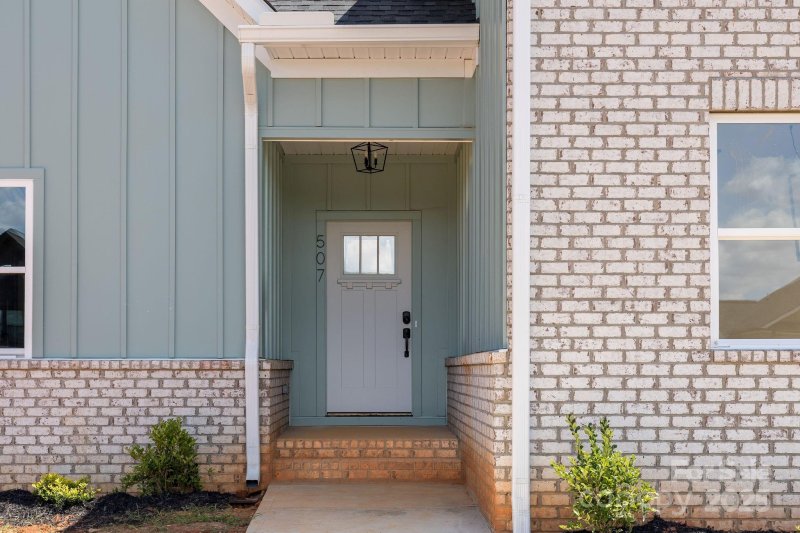 Property image 2 of 507 New Salem Road in NEW SALEM ESTATES, Statesville, NC 28625