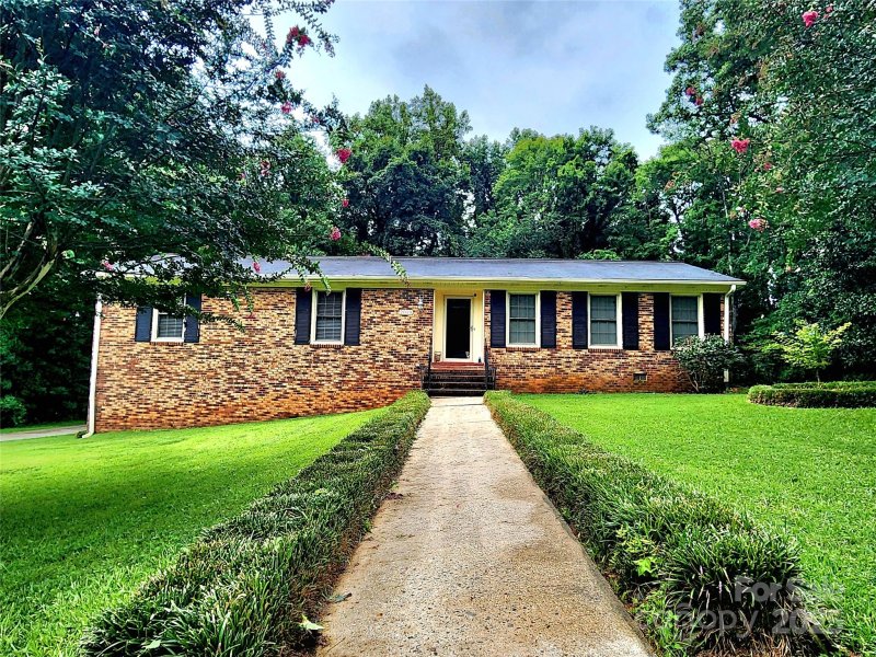 Property image 2 of 2019 Rhonda Drive in Rhyneland Park, Gastonia, NC 28054