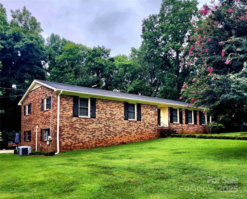 Property image 3 of 2019 Rhonda Drive in Rhyneland Park, Gastonia, NC 28054